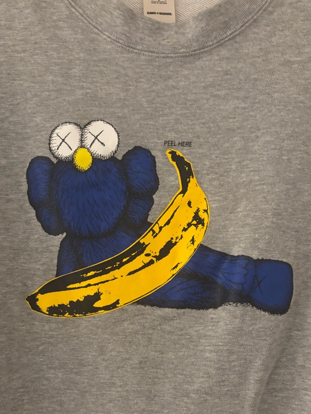UNIQLO KAWS X WARHOL Graphic Banana Gray Sweatshirt with Blue & Yellow Graphic - Picture 4 of 9